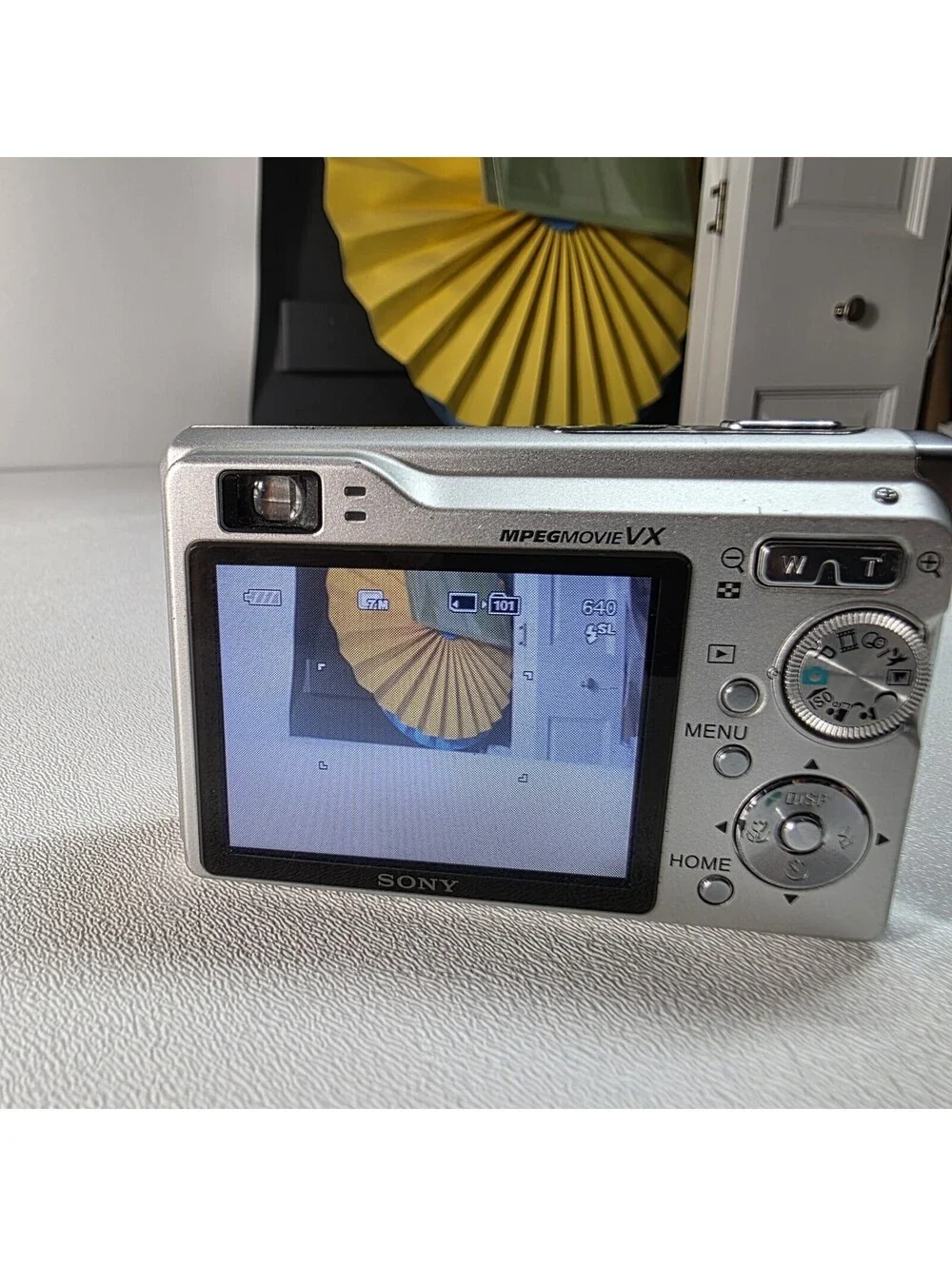 SONY Cyber-shot DSC-W80 Silver 7.2MP Carl Zeiss Vario-Tessar 3x Zoom